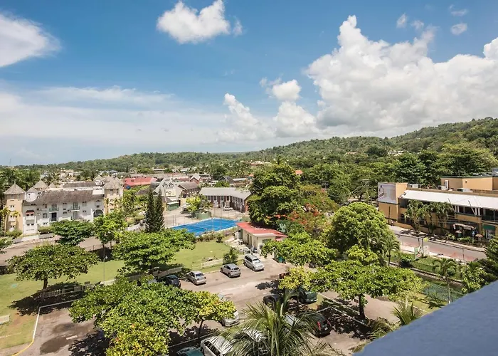 Emerald One Bedroom At Turtle Towers Apartamento